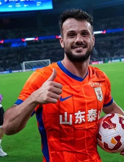 中超：泰山3-1铜梁龙，马德鲁加头球双响，王大雷送大礼