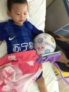 轻伤不下火线，常州队球员高飞头缠纱布依旧拼搏