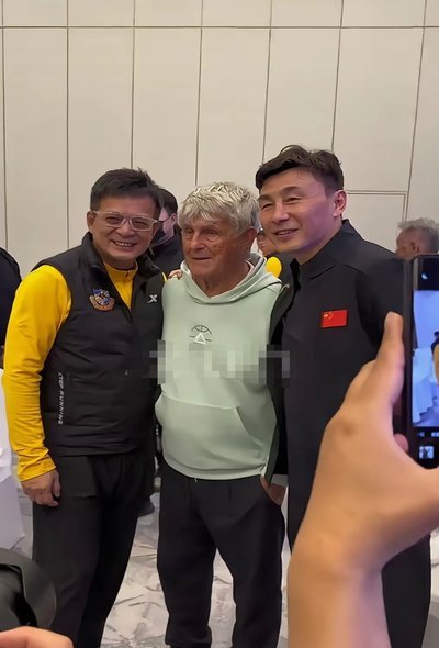带领国家队冲入世界杯却背负骂名