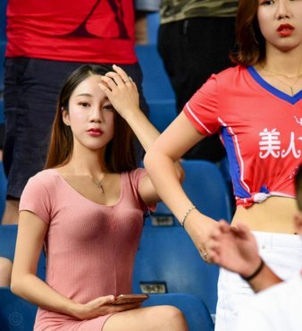 足球迷看到篮球是不是很自卑？觉得抬不起头来？