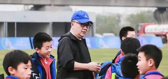 动不动就提董路的炸日本理论的，十有八九不懂球。