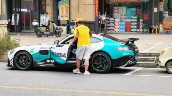 董路靠炒作带货赚钱，住别墅开豪车，为啥其他人不复制这种模式？