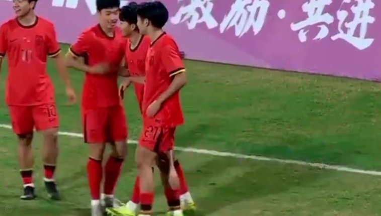 赵松源从小就讨厌不传球的队友，喜欢球商高的队友