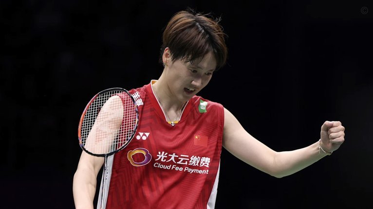 和乌兹的热身赛开场29分钟，中国1:0，吴曦进球
