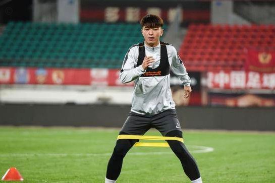 中超最佳阵容：克雷桑9球领跑，卡扎三球助辽足保级